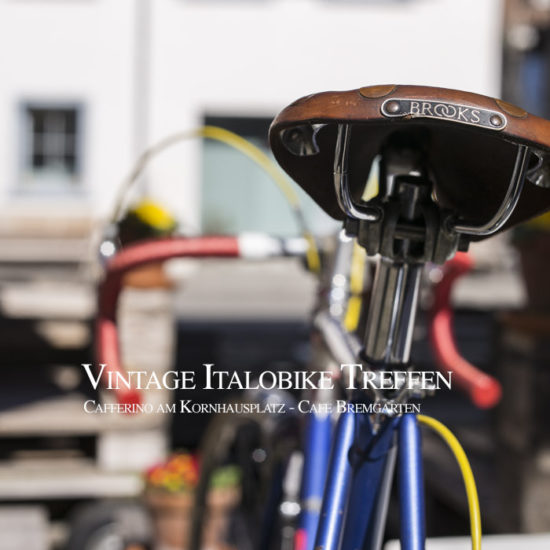 Treffpunkt für Radrennfahrer Oldtimer oder auch Newtimer auf dem Kornhausplatz beim Cafferino.